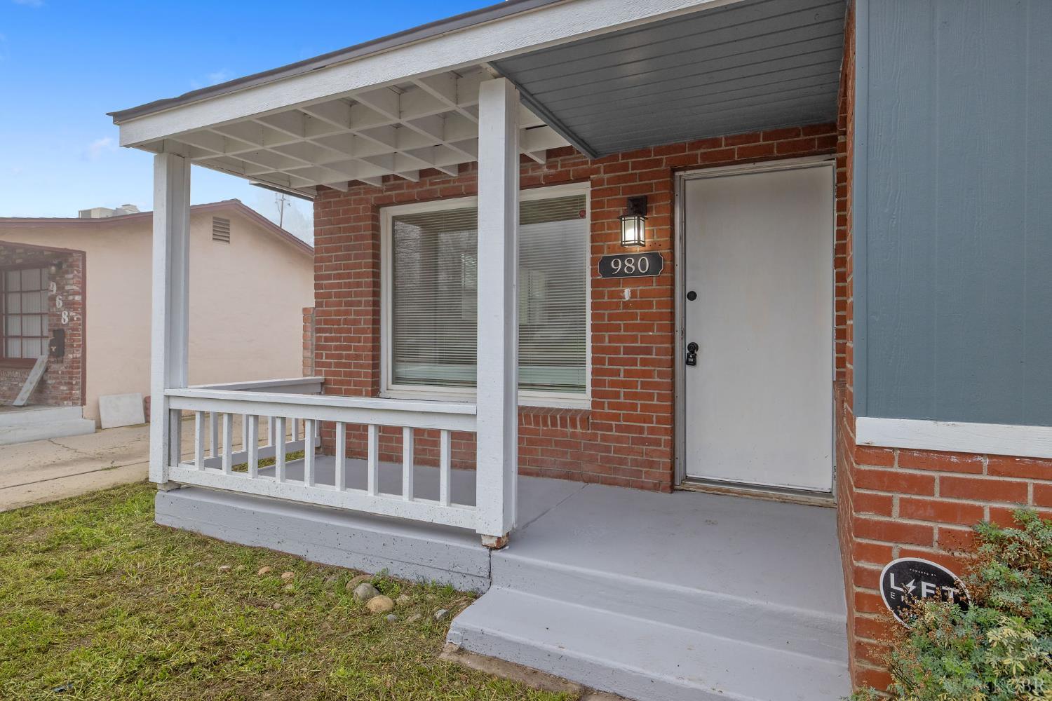 980 E Apricot Ave, Tulare, CA 93274