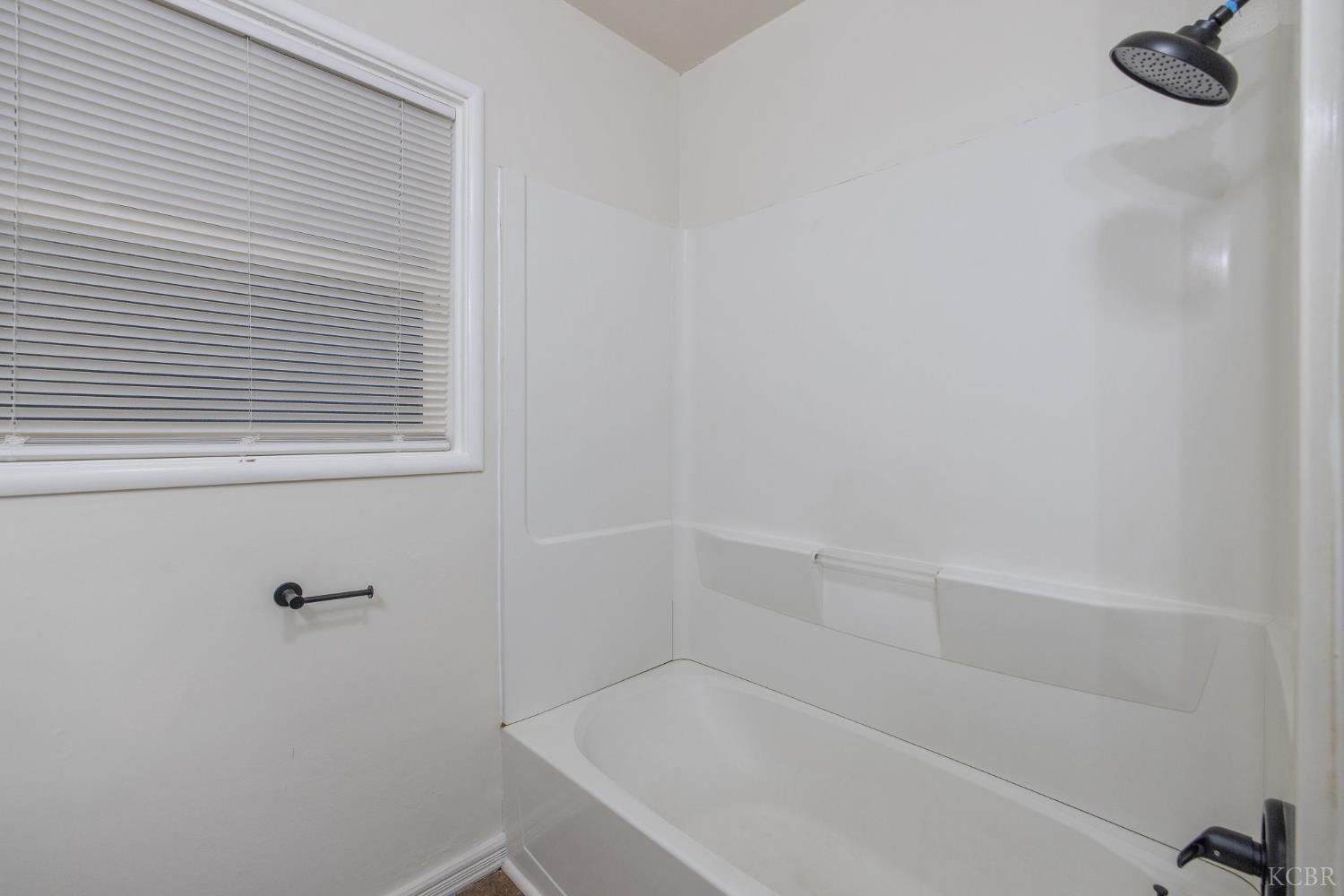 980 E Apricot Ave, Tulare, CA 93274