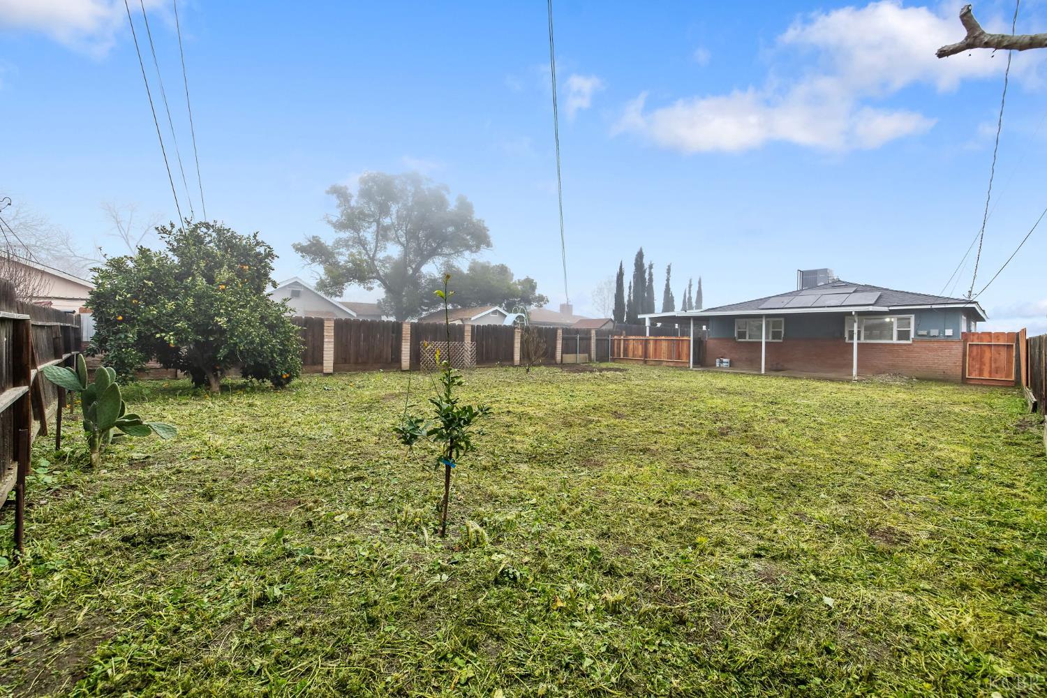 980 E Apricot Ave, Tulare, CA 93274