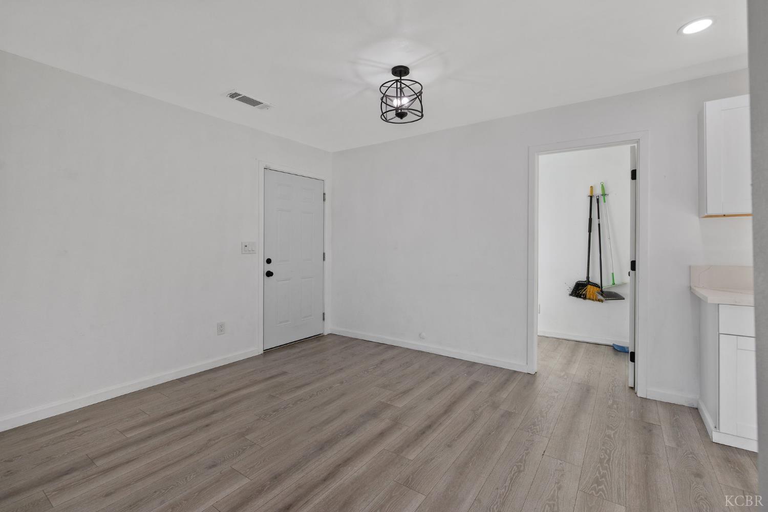 9665 Home Ave, Hanford, CA 93230