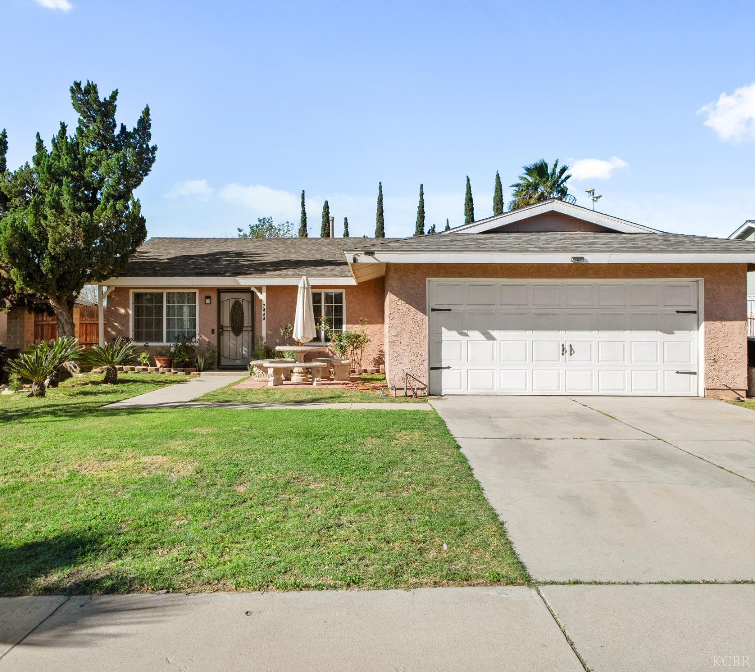 7494 Lemon St, Fontana, CA 92336