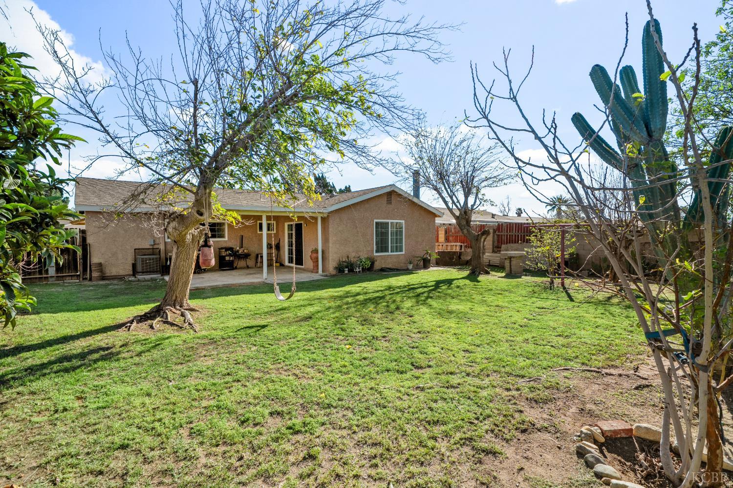 7494 Lemon St, Fontana, CA 92336