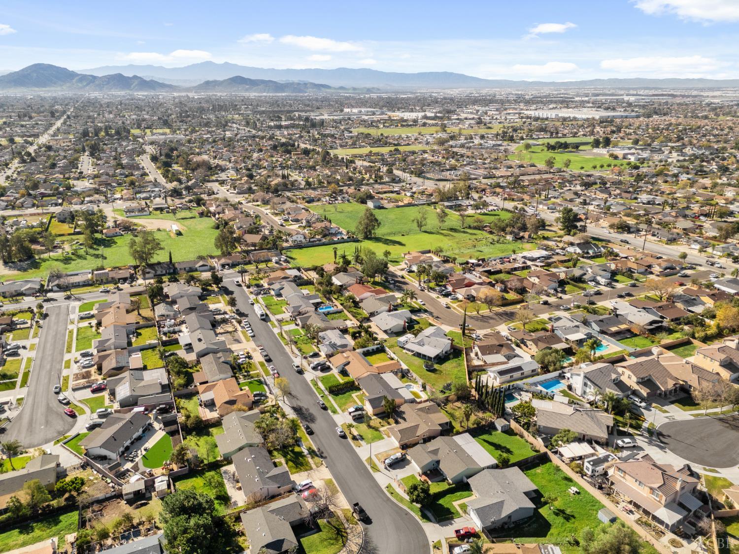 7494 Lemon St, Fontana, CA 92336