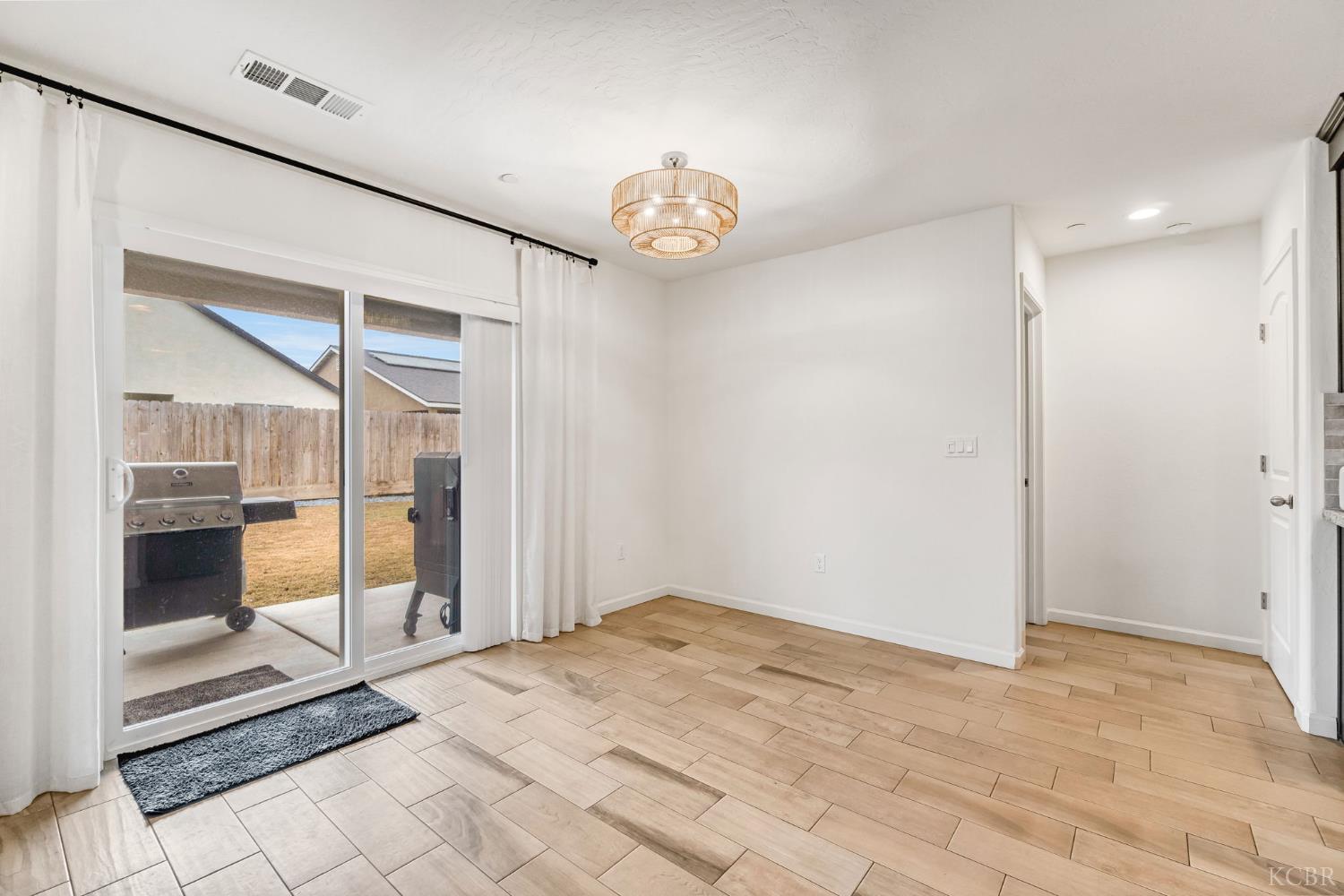 1413 S Autumn Breeze Ct, Hanford, CA 93230