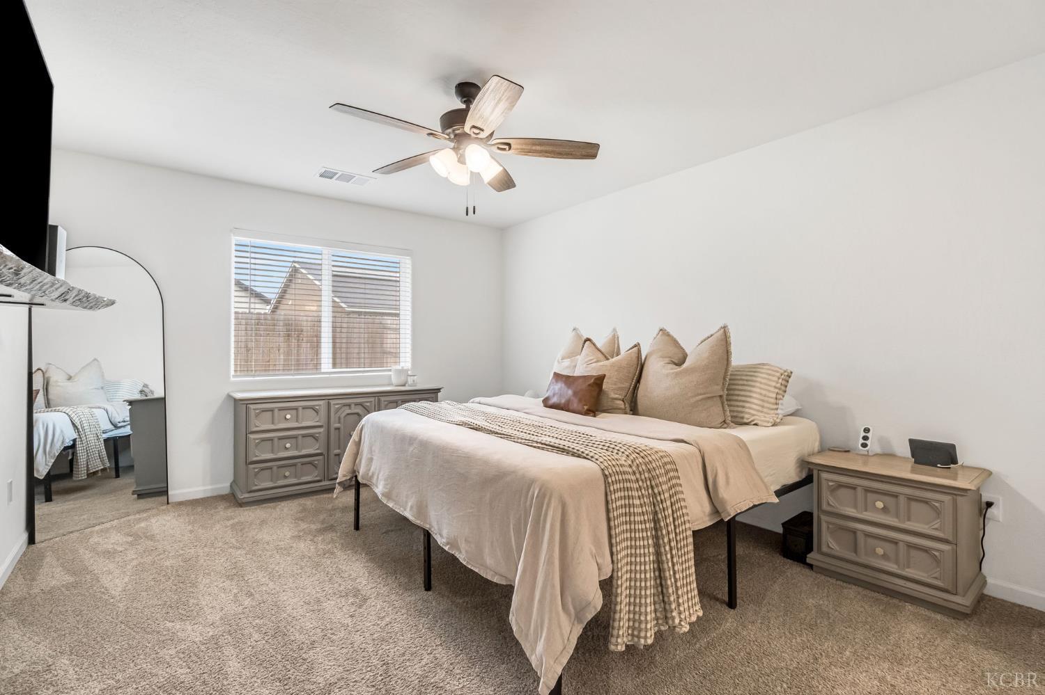 1413 S Autumn Breeze Ct, Hanford, CA 93230