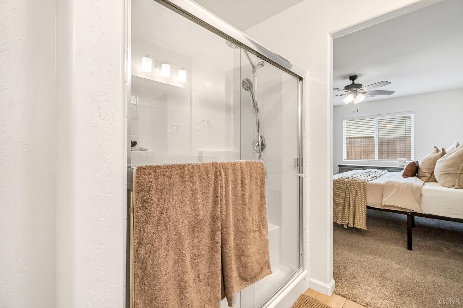 1413 S Autumn Breeze Ct, Hanford, CA 93230