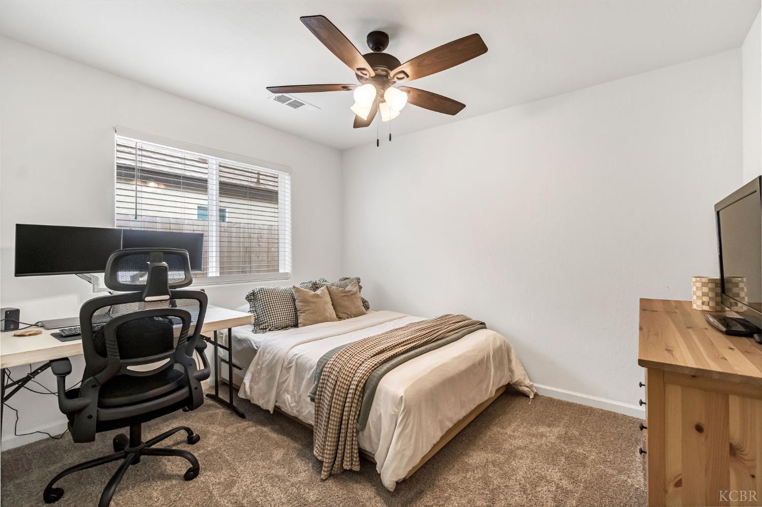 1413 S Autumn Breeze Ct, Hanford, CA 93230