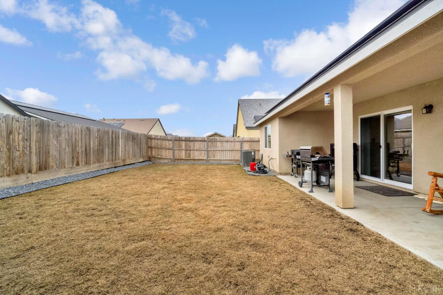 1413 S Autumn Breeze Ct, Hanford, CA 93230