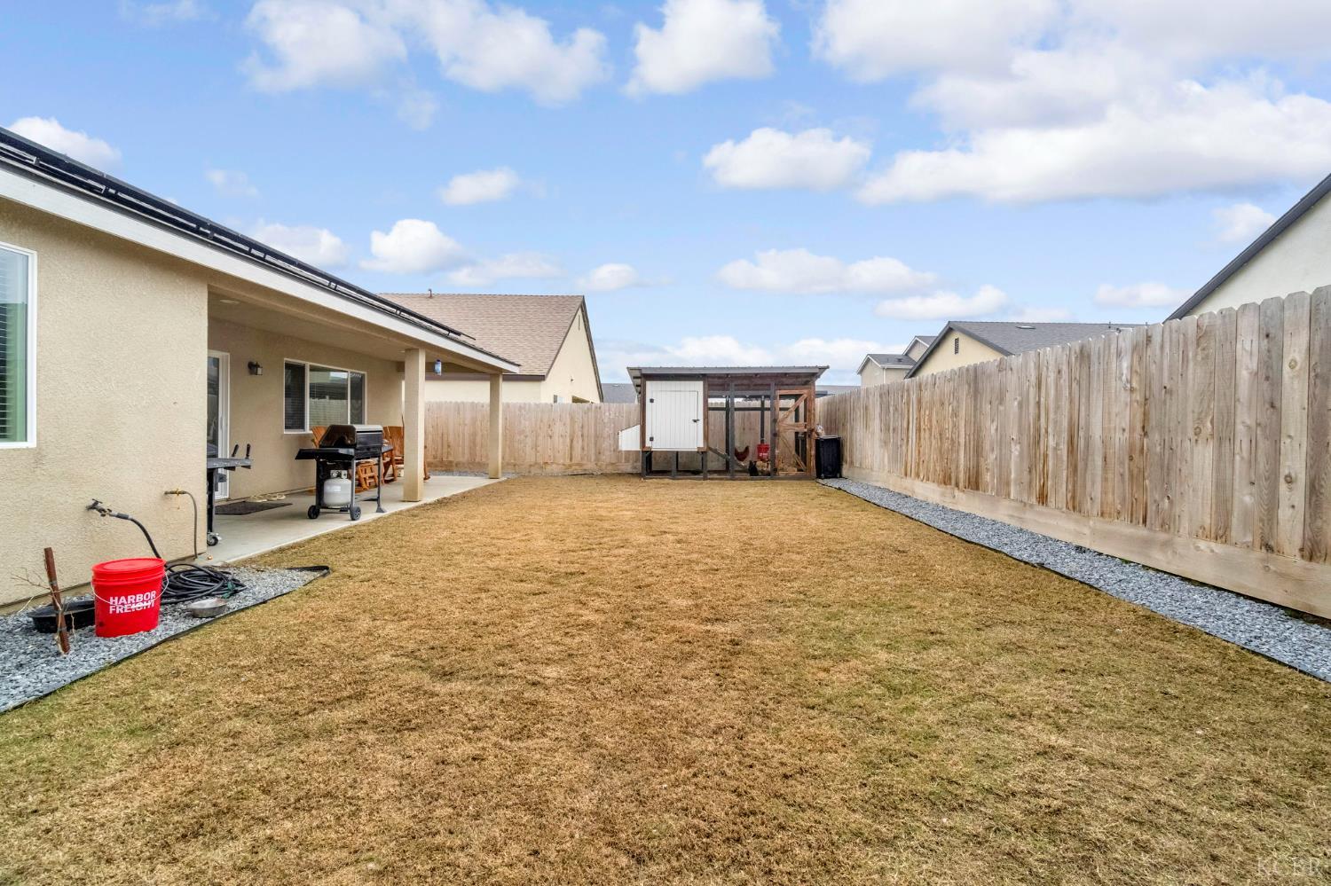 1413 S Autumn Breeze Ct, Hanford, CA 93230