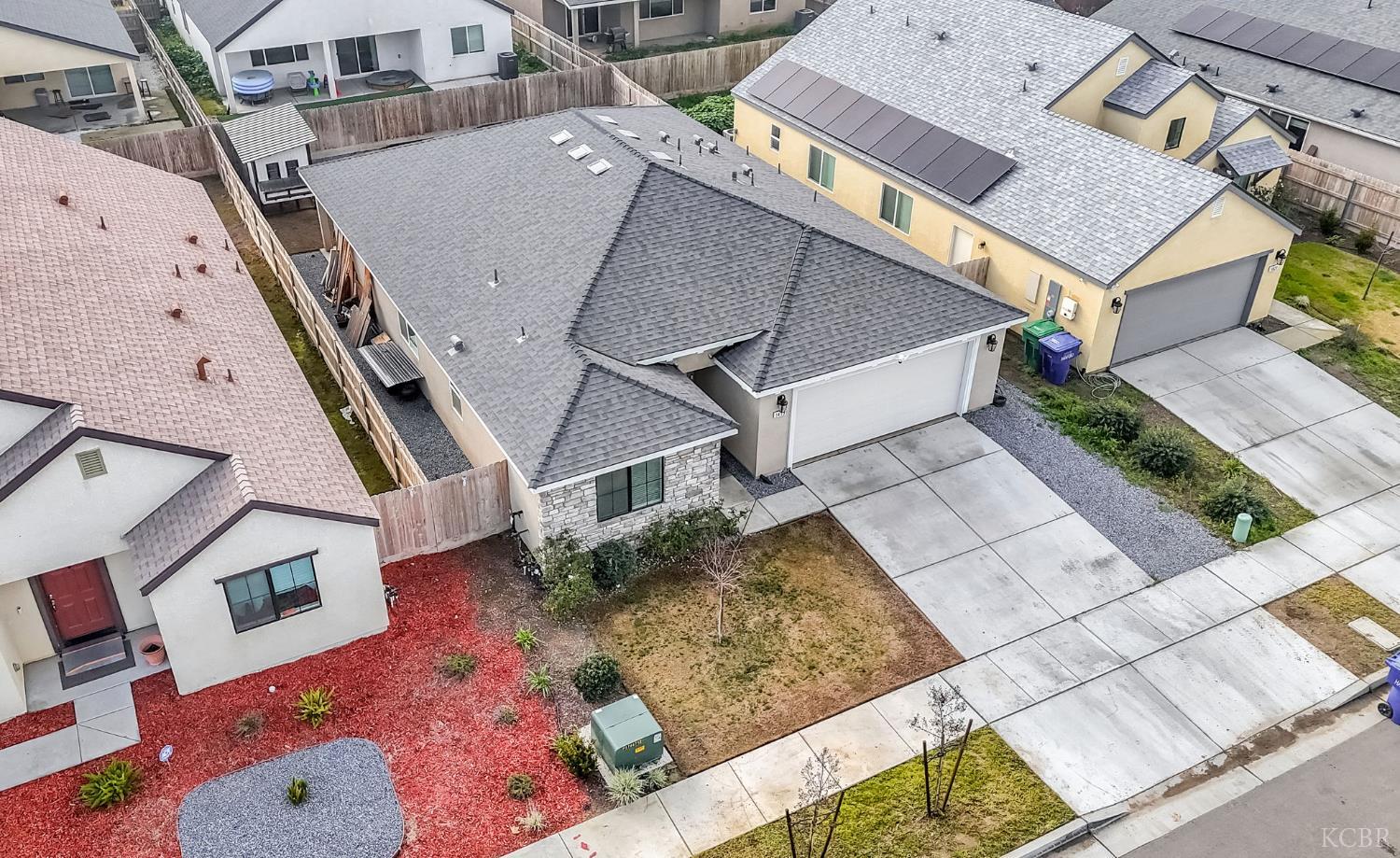 1413 S Autumn Breeze Ct, Hanford, CA 93230