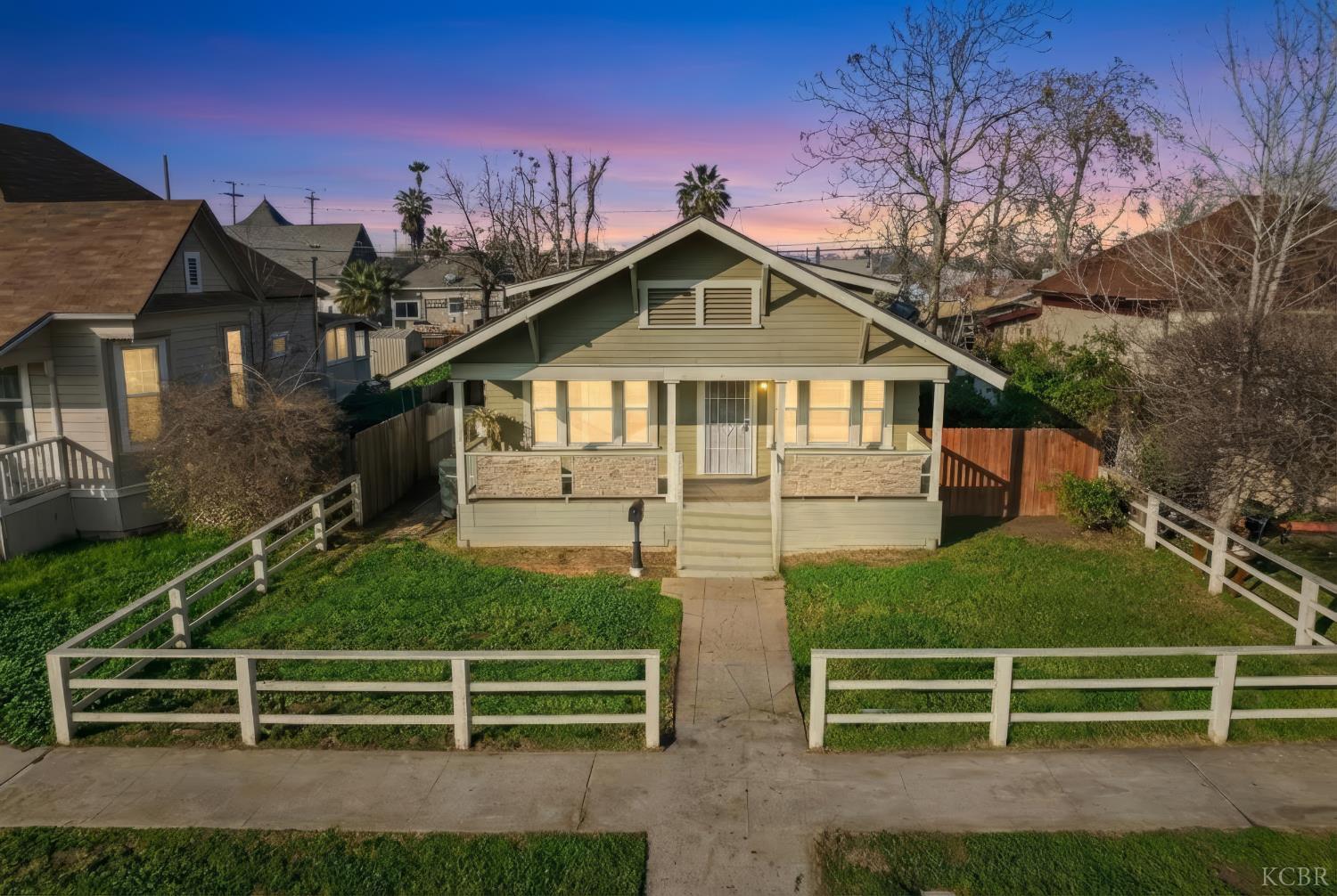 210 E 11th St, Hanford, CA 93230