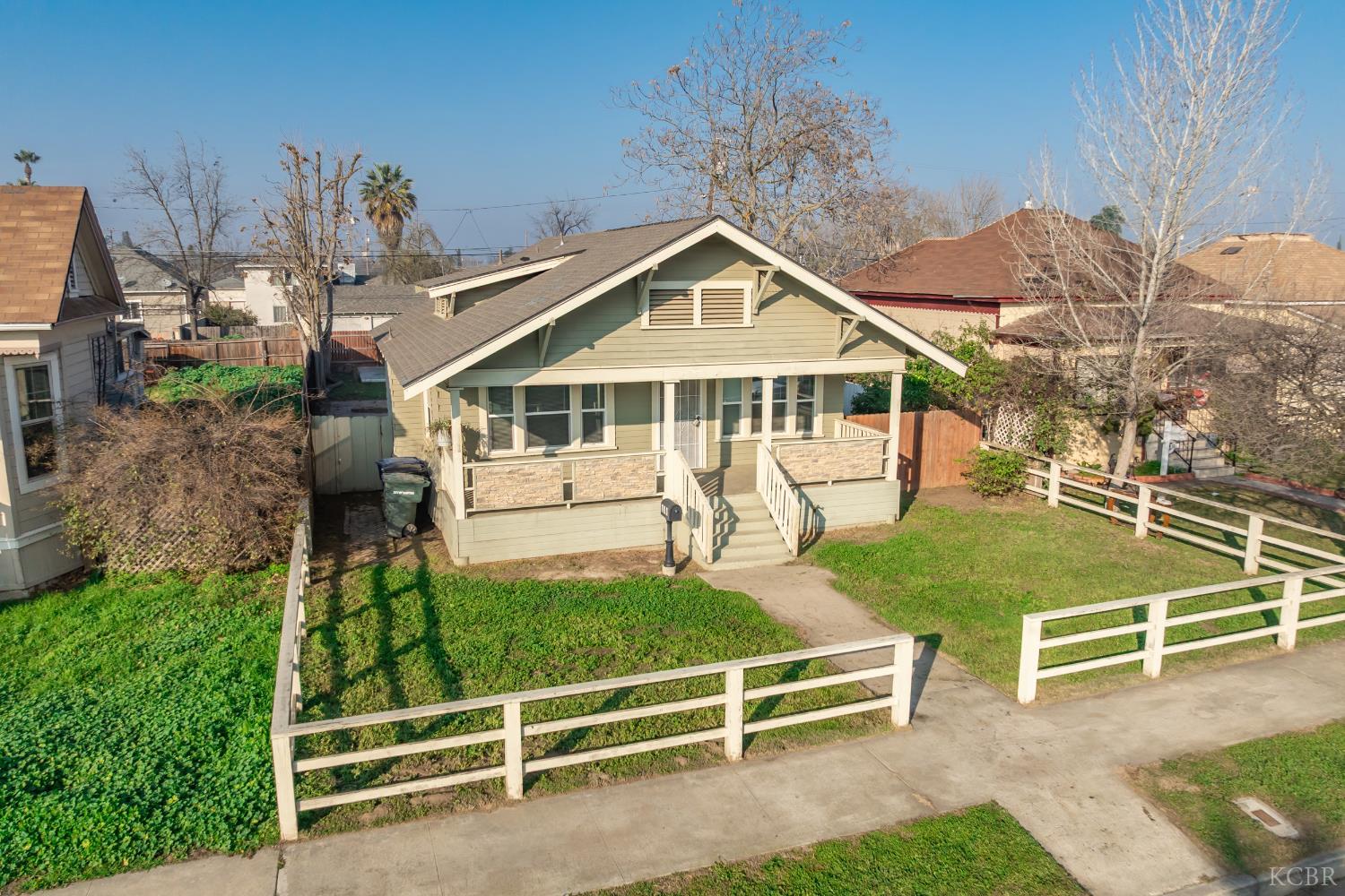 210 E 11th St, Hanford, CA 93230