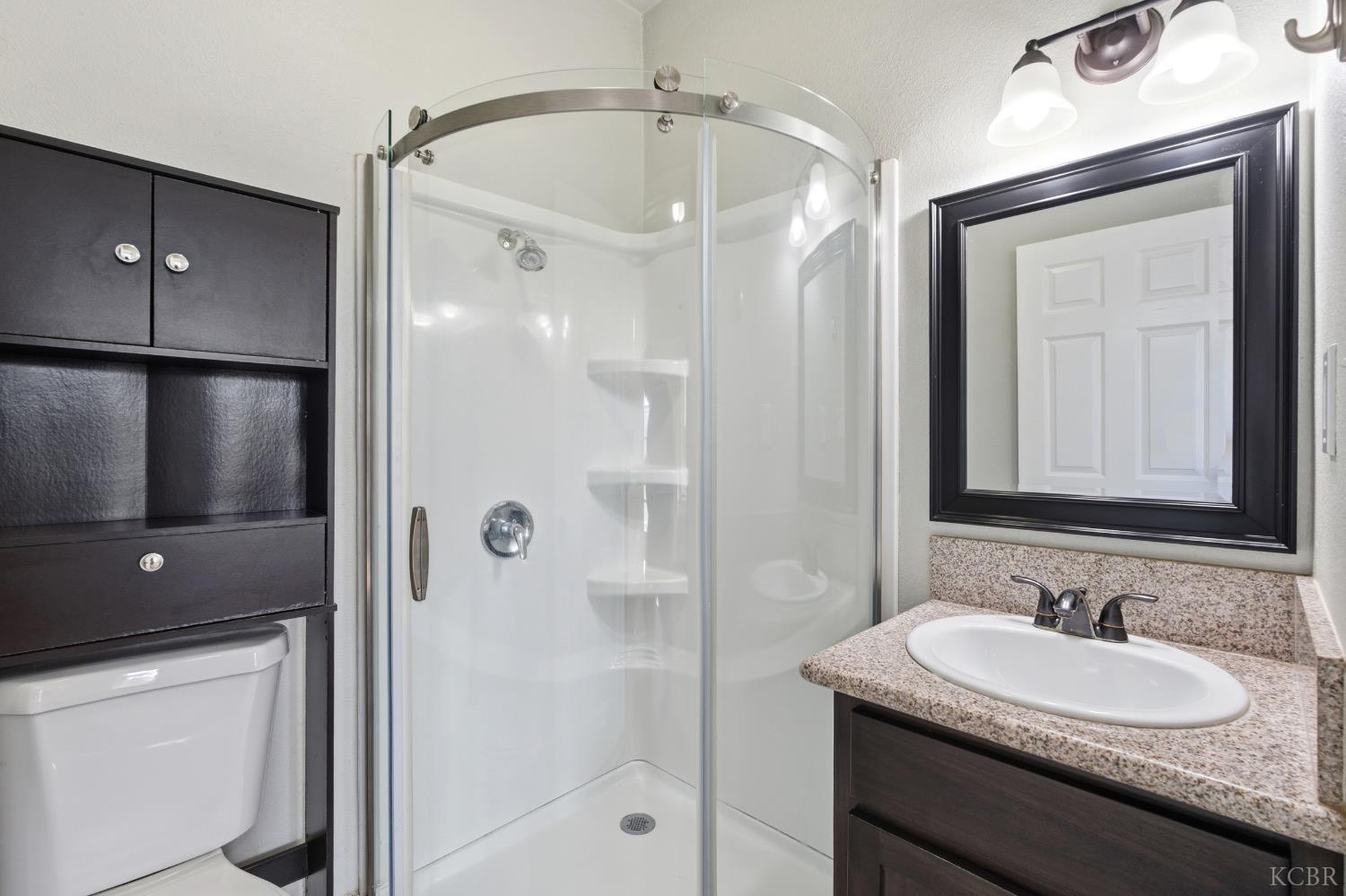 210 E 11th St, Hanford, CA 93230