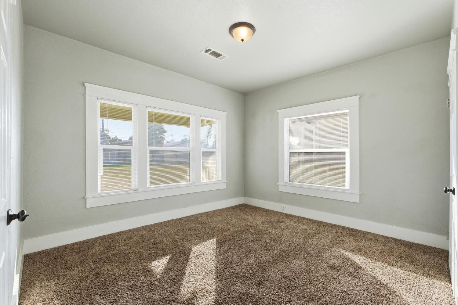 210 E 11th St, Hanford, CA 93230