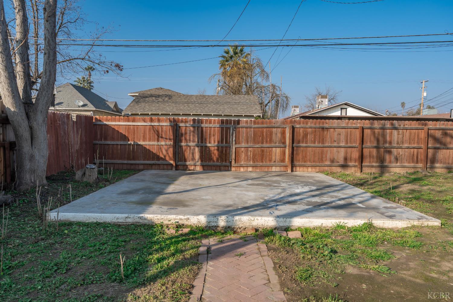 210 E 11th St, Hanford, CA 93230