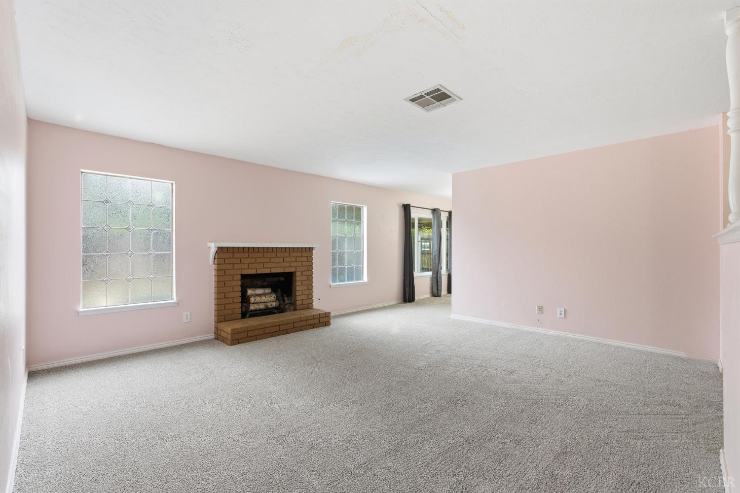 120 W Magnolia Ave, Hanford, CA 93230