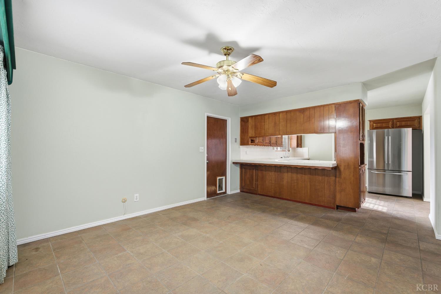 120 W Magnolia Ave, Hanford, CA 93230