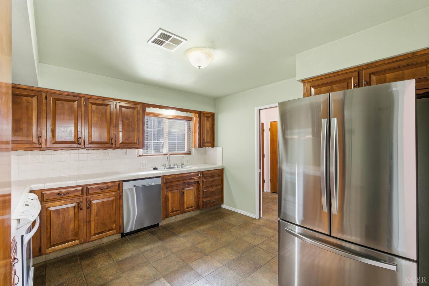 120 W Magnolia Ave, Hanford, CA 93230