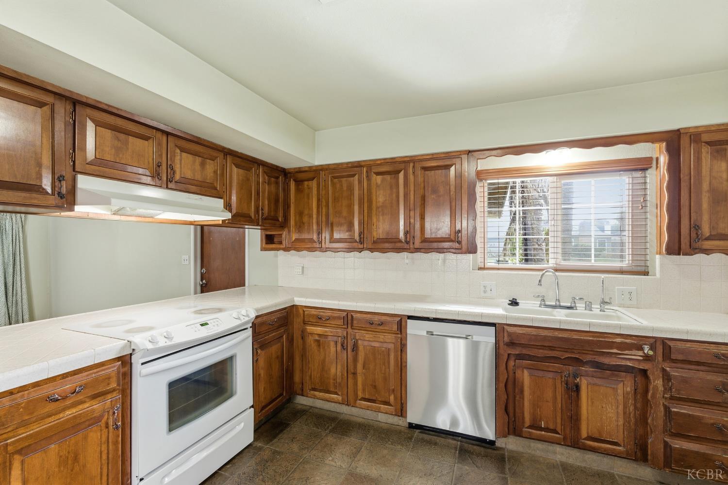 120 W Magnolia Ave, Hanford, CA 93230