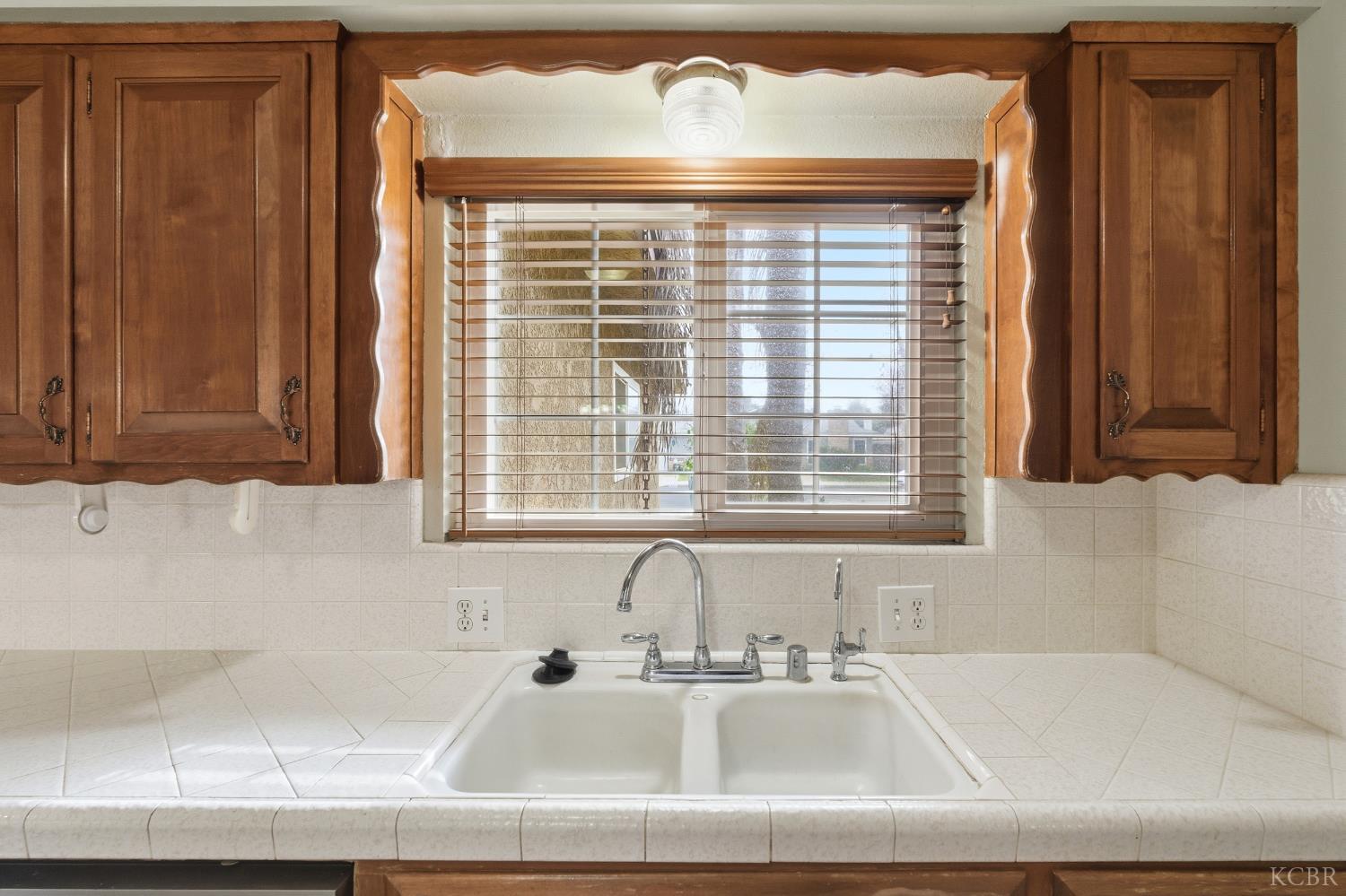 120 W Magnolia Ave, Hanford, CA 93230