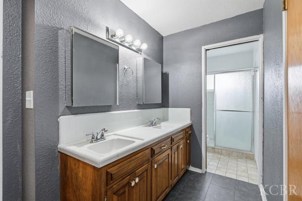 120 W Magnolia Ave, Hanford, CA 93230