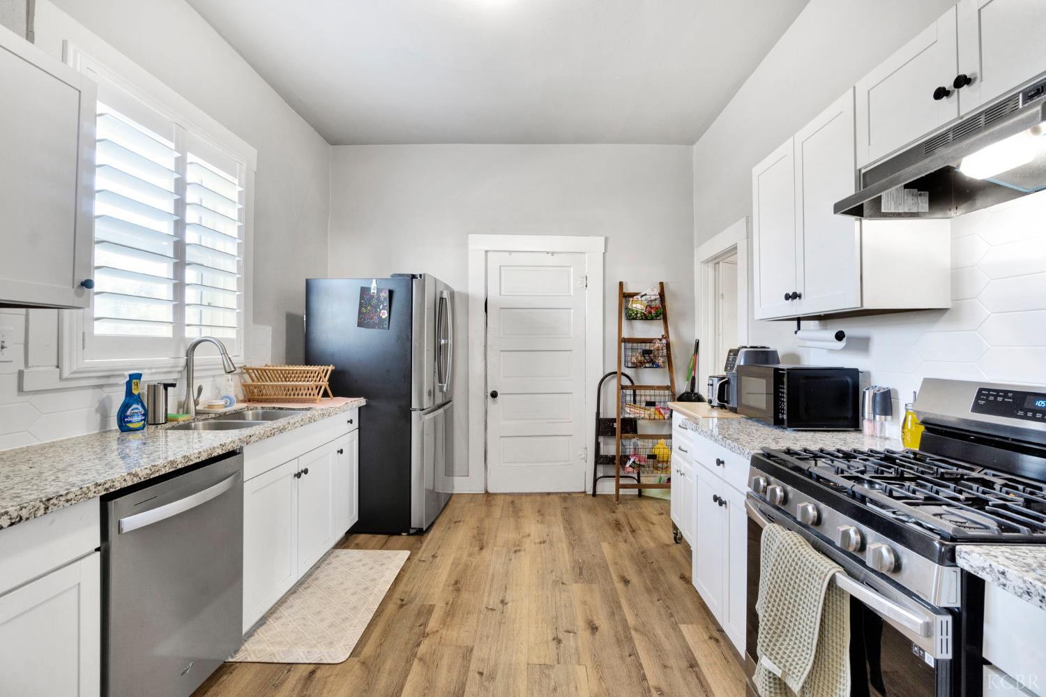 3 C St, Lemoore, CA 93245