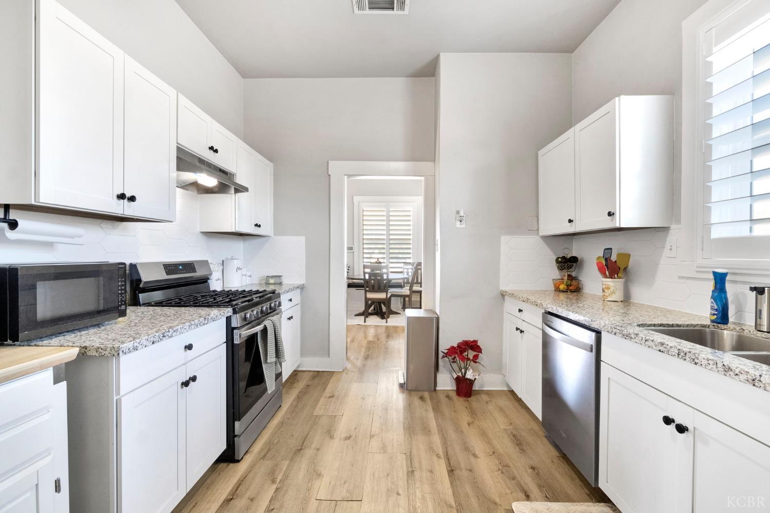 3 C St, Lemoore, CA 93245