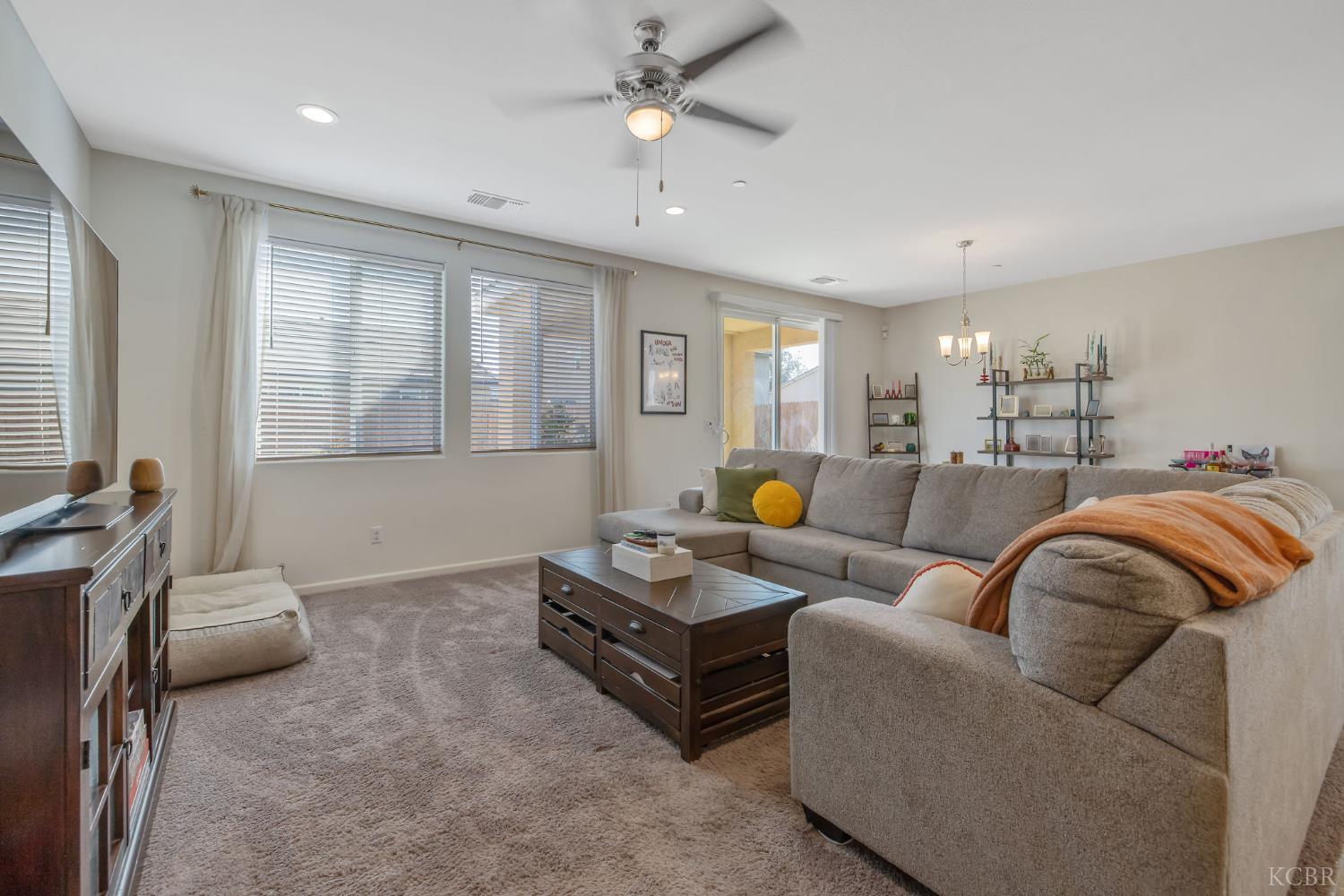 495 Pearl Dr, Lemoore, CA 93245