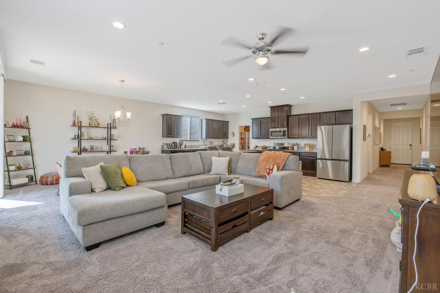 495 Pearl Dr, Lemoore, CA 93245