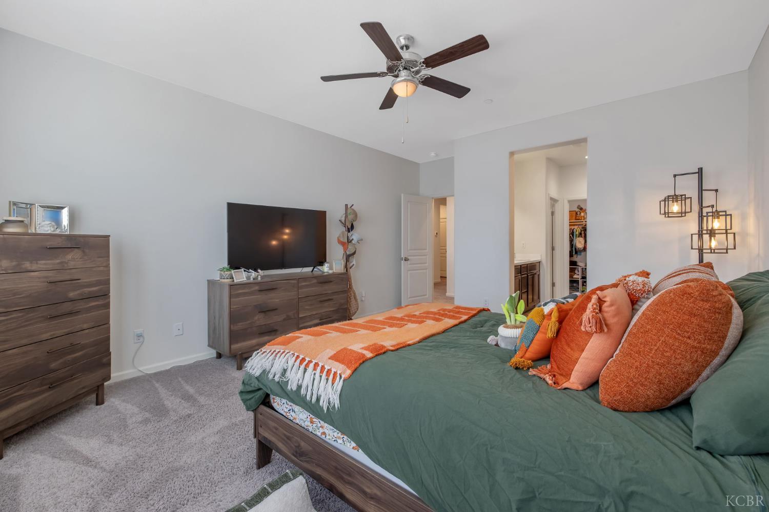 495 Pearl Dr, Lemoore, CA 93245