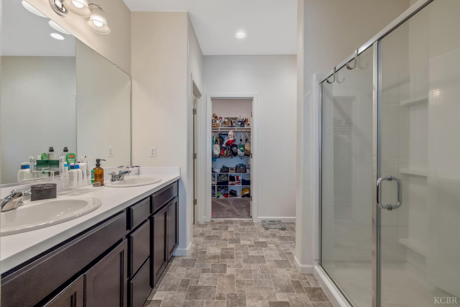 495 Pearl Dr, Lemoore, CA 93245