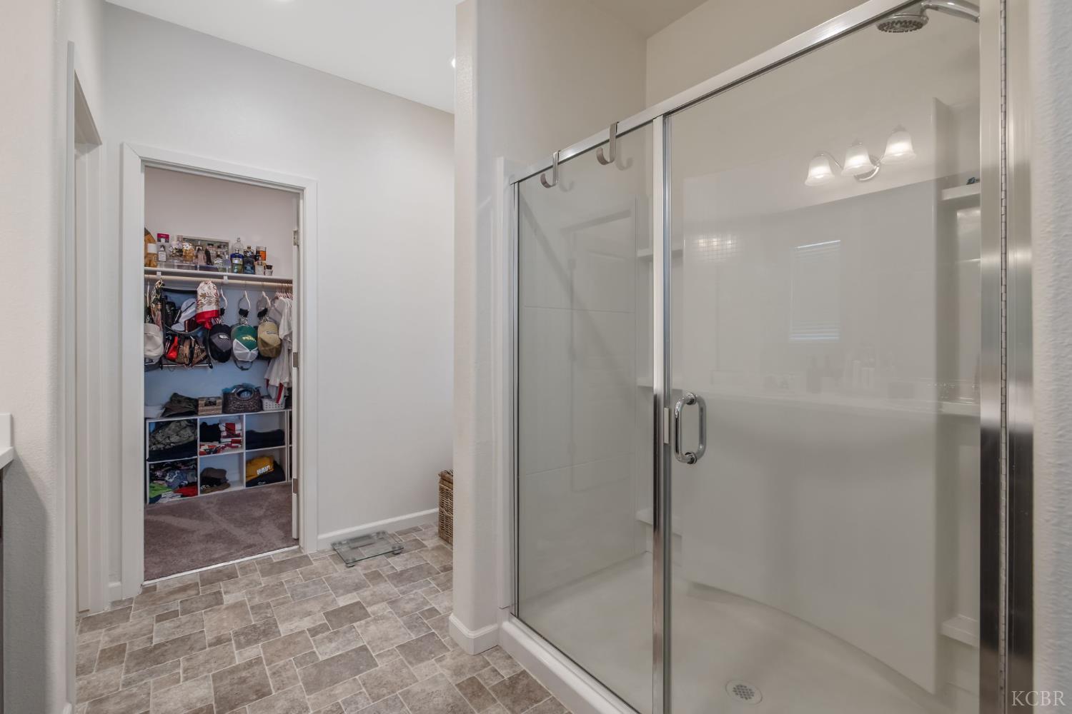 495 Pearl Dr, Lemoore, CA 93245