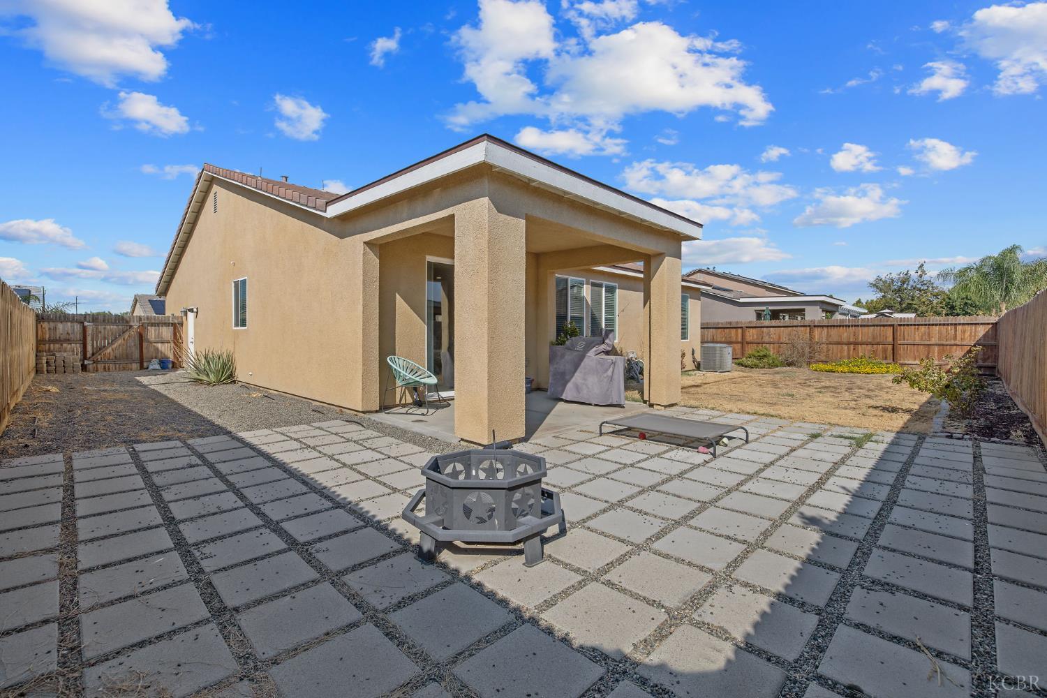 495 Pearl Dr, Lemoore, CA 93245