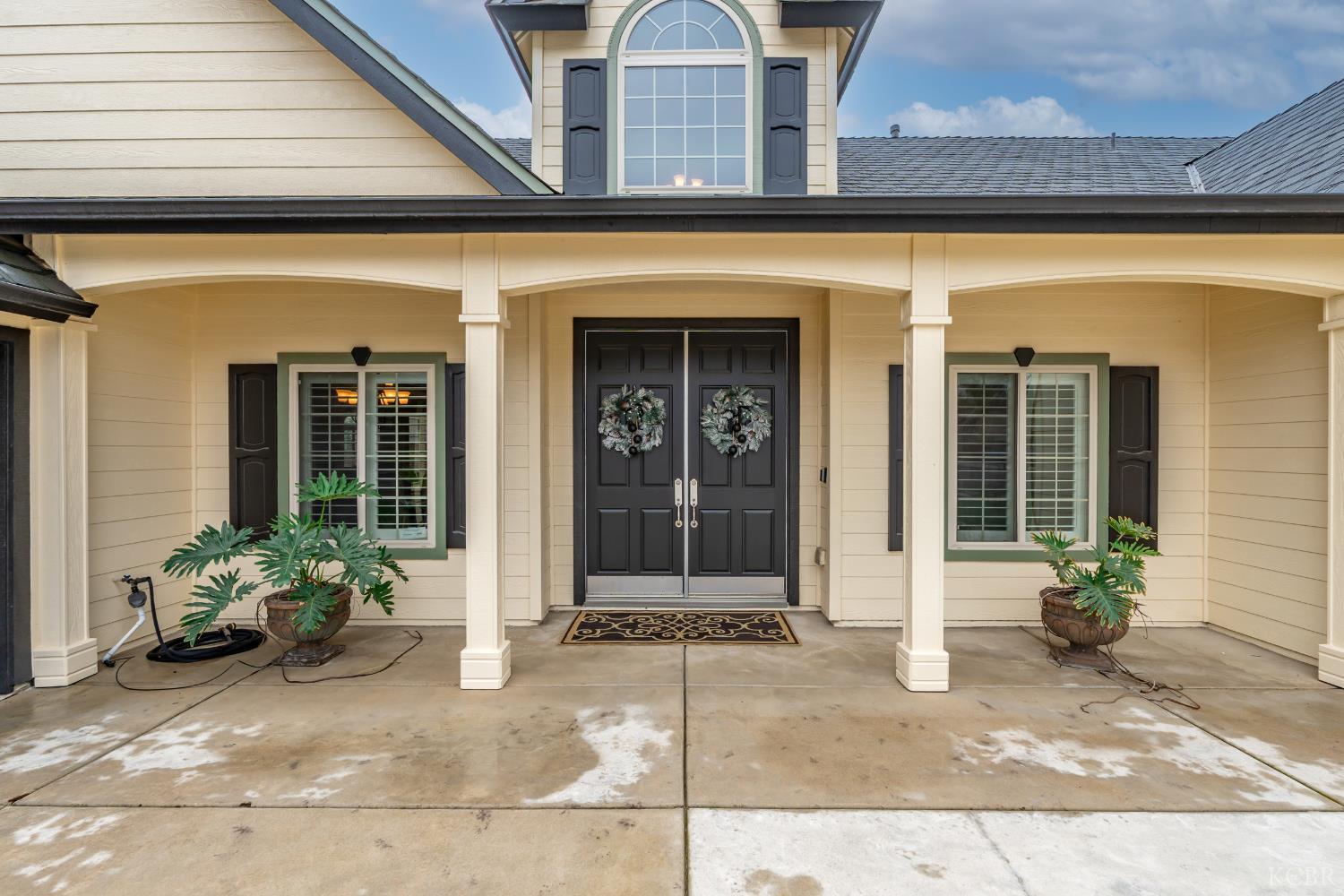 297 W Harold Griswold Way, Hanford, CA 93230