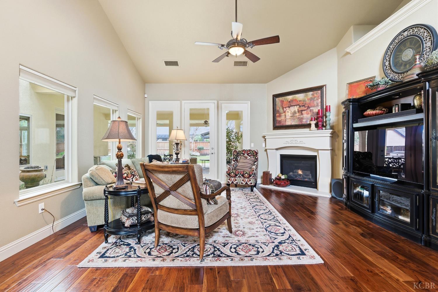 297 W Harold Griswold Way, Hanford, CA 93230