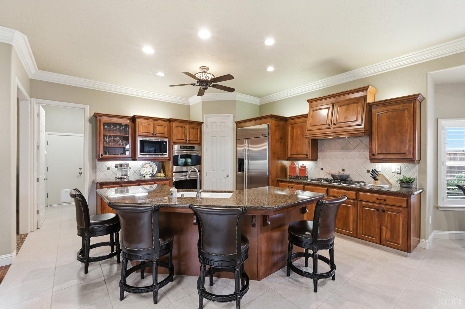 297 W Harold Griswold Way, Hanford, CA 93230