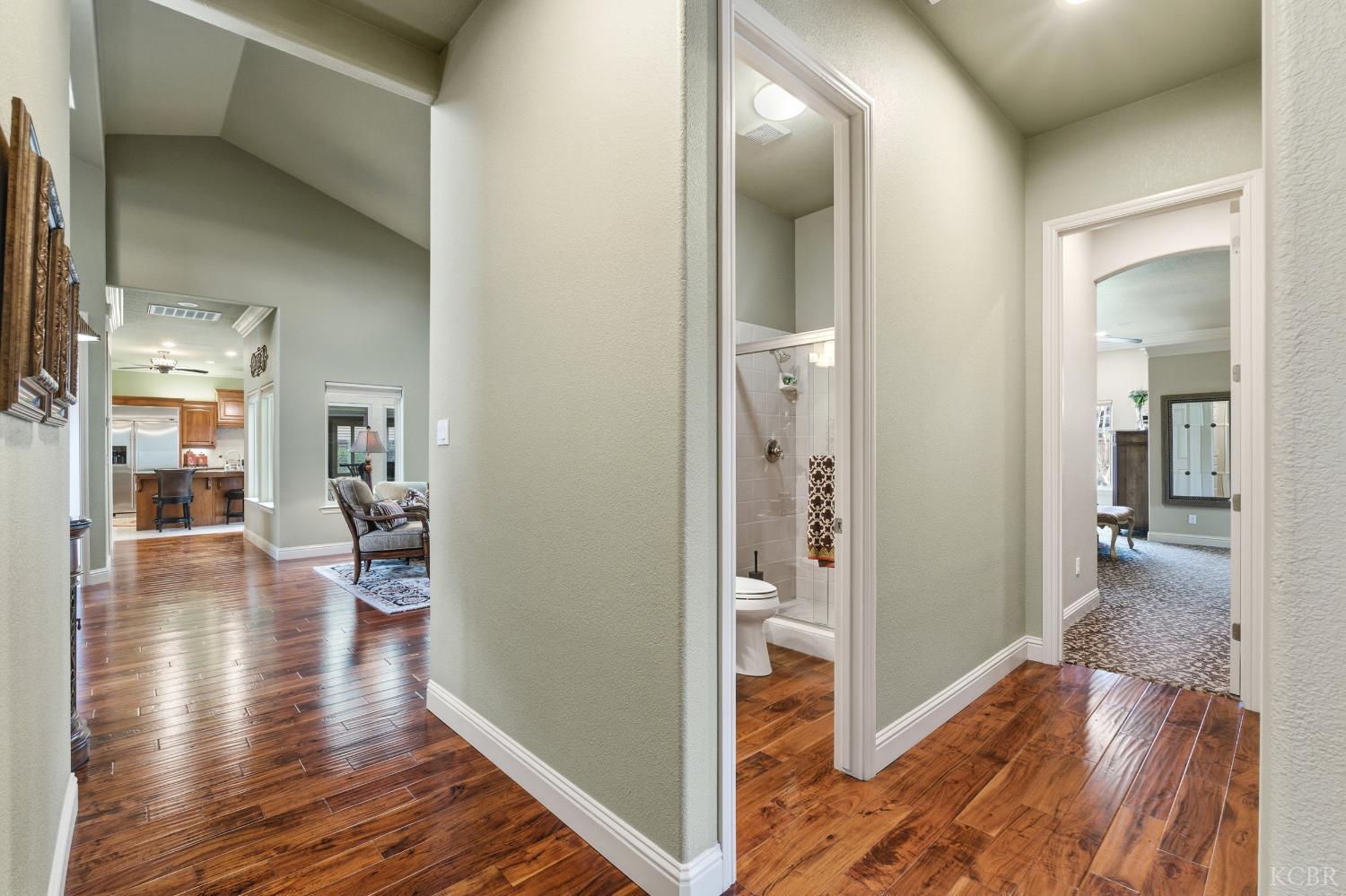 297 W Harold Griswold Way, Hanford, CA 93230