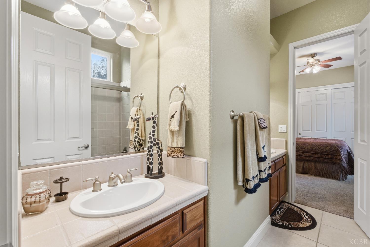 297 W Harold Griswold Way, Hanford, CA 93230