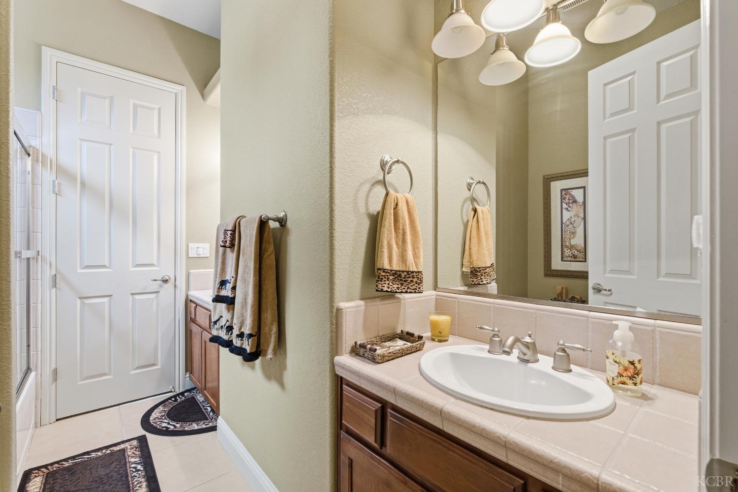 297 W Harold Griswold Way, Hanford, CA 93230