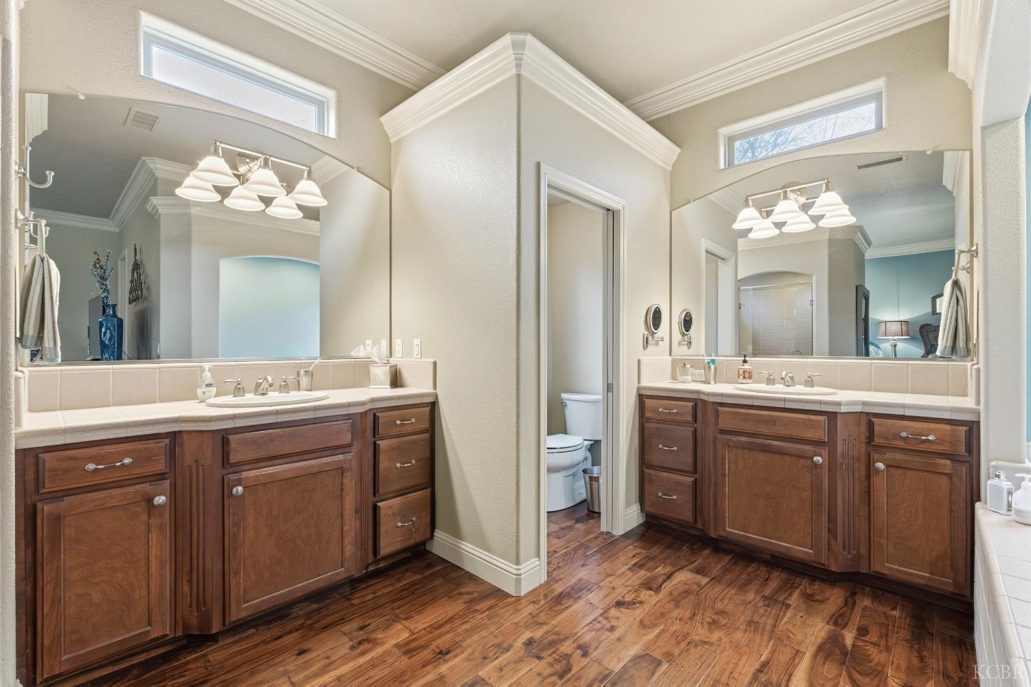 297 W Harold Griswold Way, Hanford, CA 93230