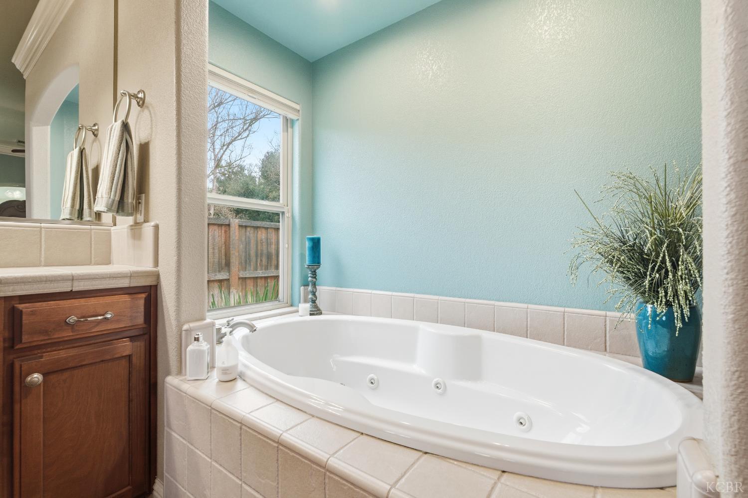 297 W Harold Griswold Way, Hanford, CA 93230