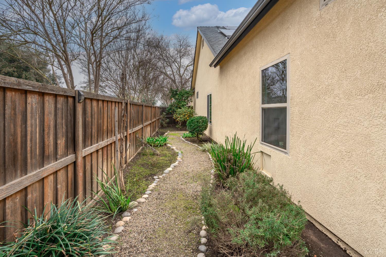 297 W Harold Griswold Way, Hanford, CA 93230