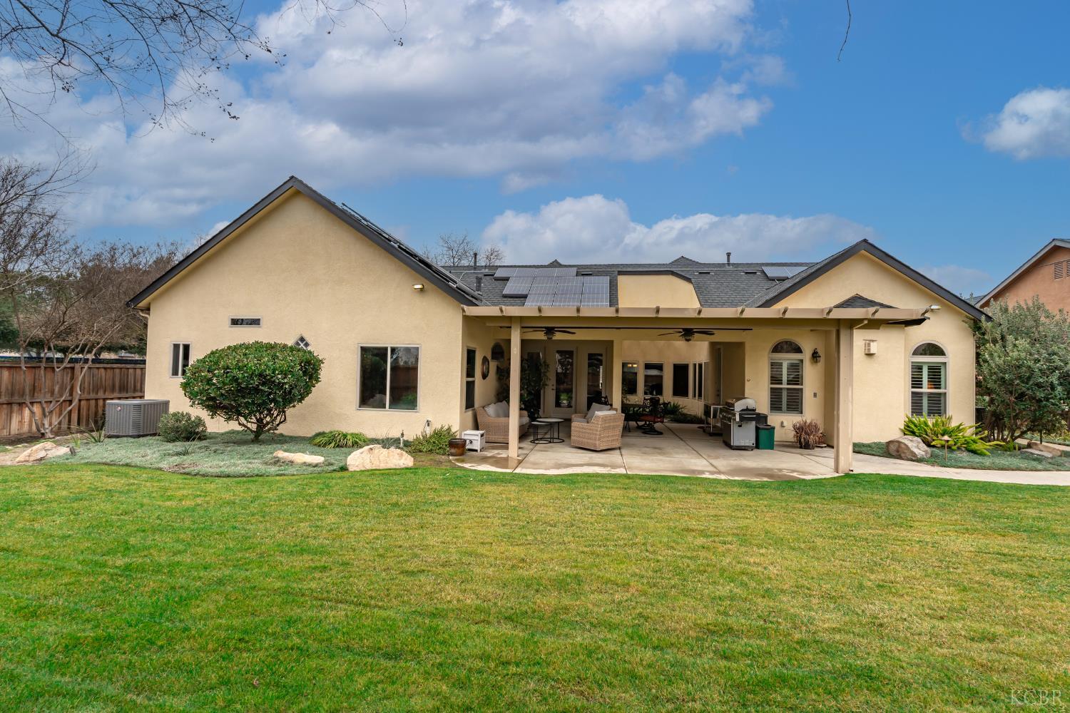 297 W Harold Griswold Way, Hanford, CA 93230