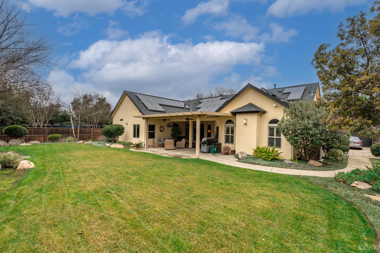 297 W Harold Griswold Way, Hanford, CA 93230