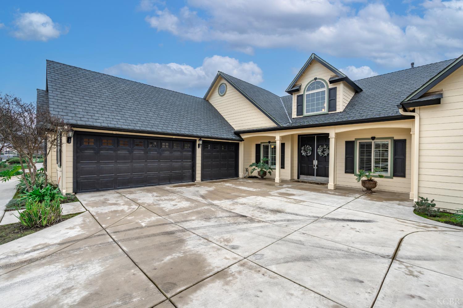 297 W Harold Griswold Way, Hanford, CA 93230