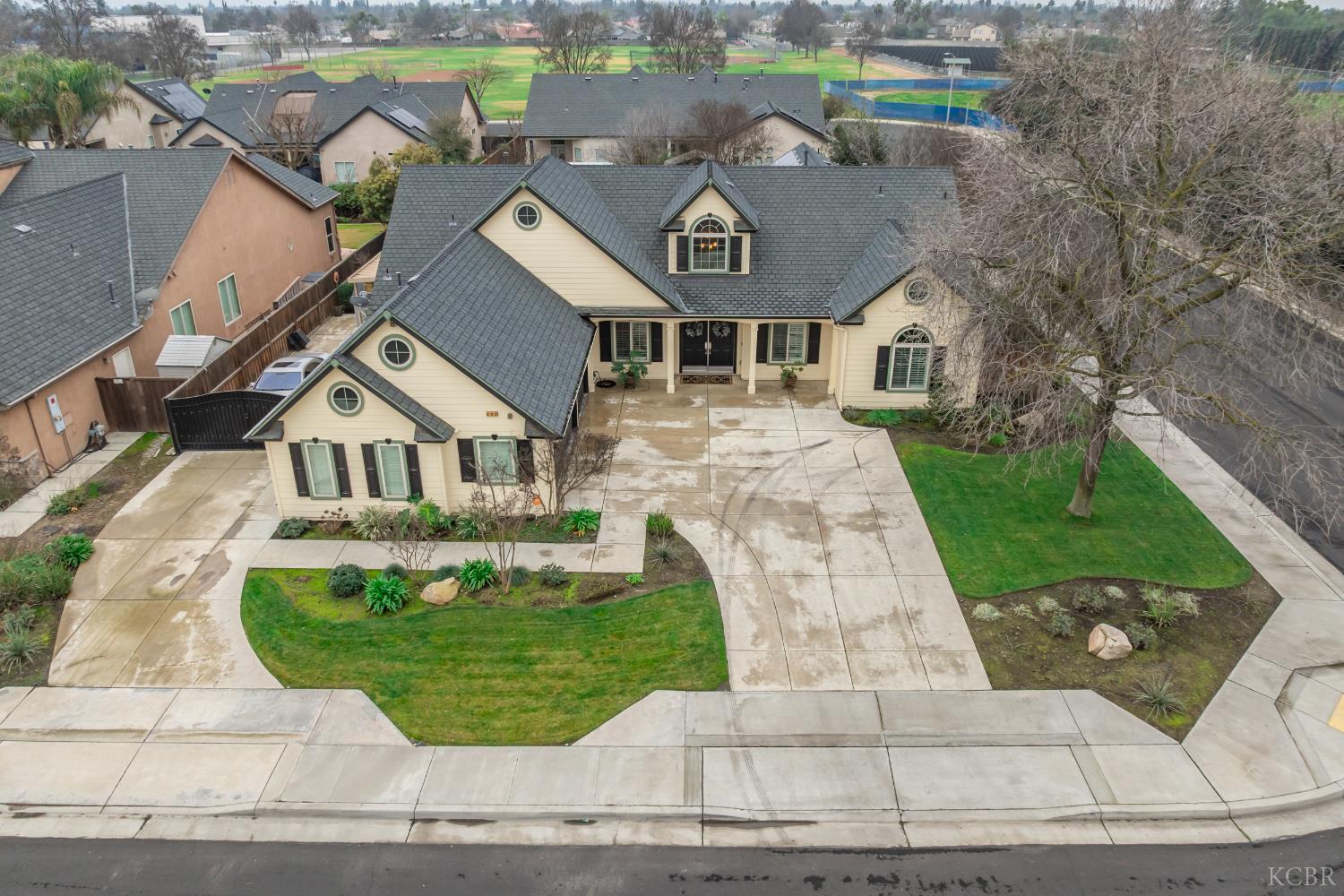 297 W Harold Griswold Way, Hanford, CA 93230