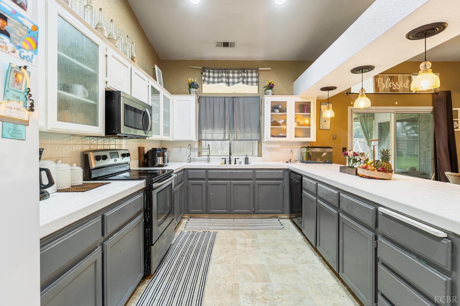 2481 W Monache Ln, Porterville, CA 93257