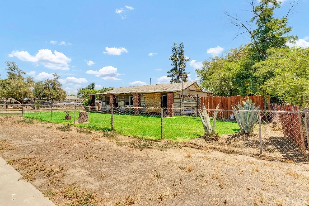 11431 11th Ave, Hanford, CA 93230
