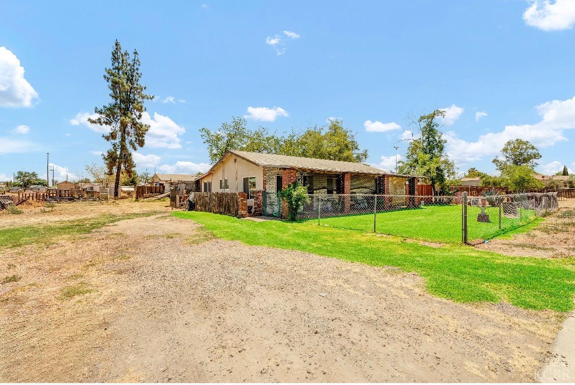 11431 11th Ave, Hanford, CA 93230