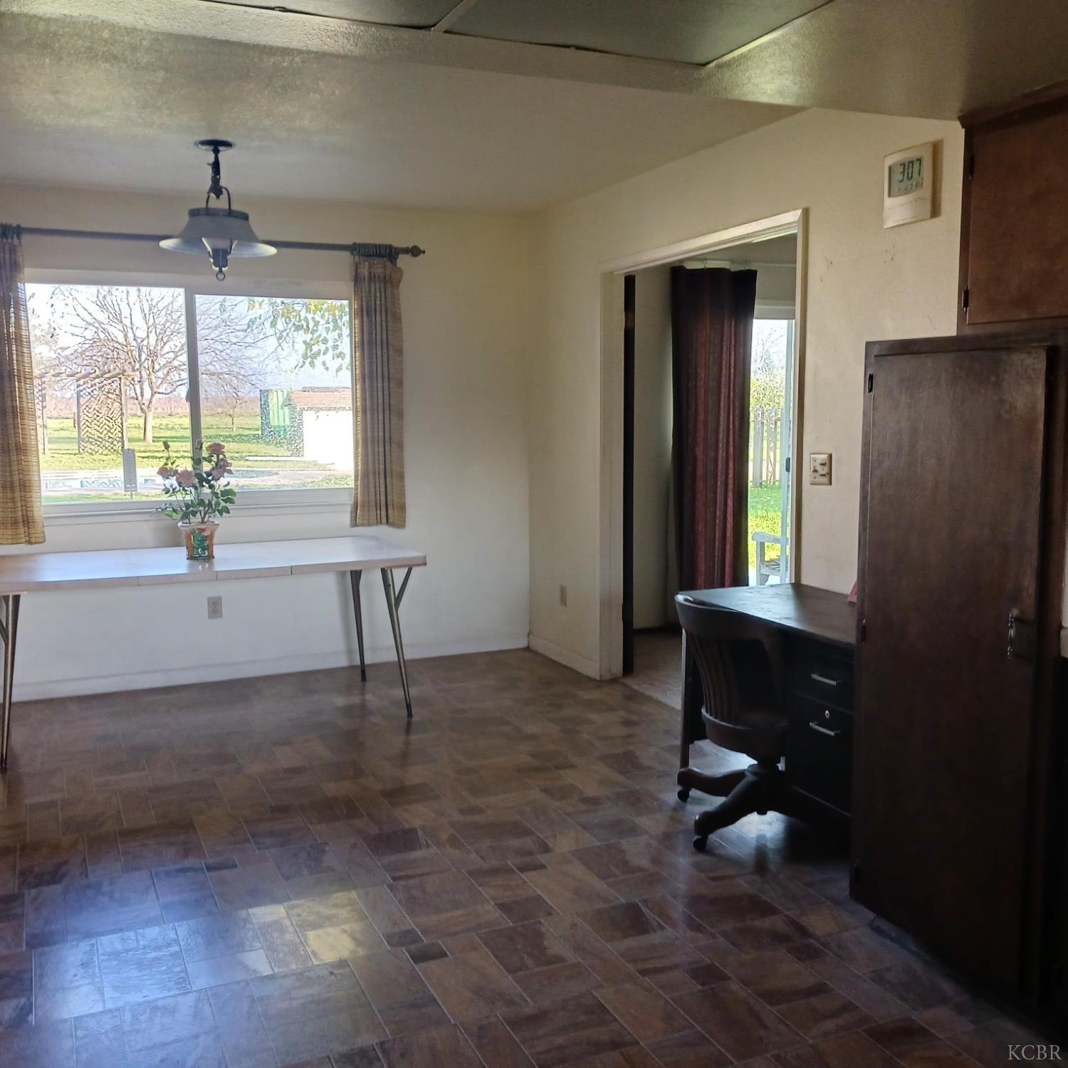 6195 11th Ave, Hanford, CA 93230